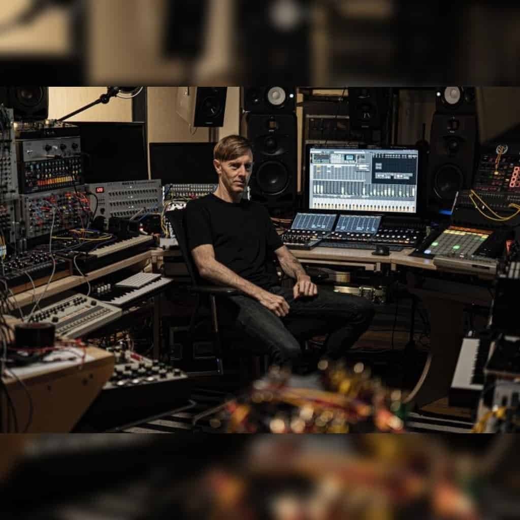 Vanta Neurons Blends Dark and Minimal Techno in 87-Minute Driving Mix