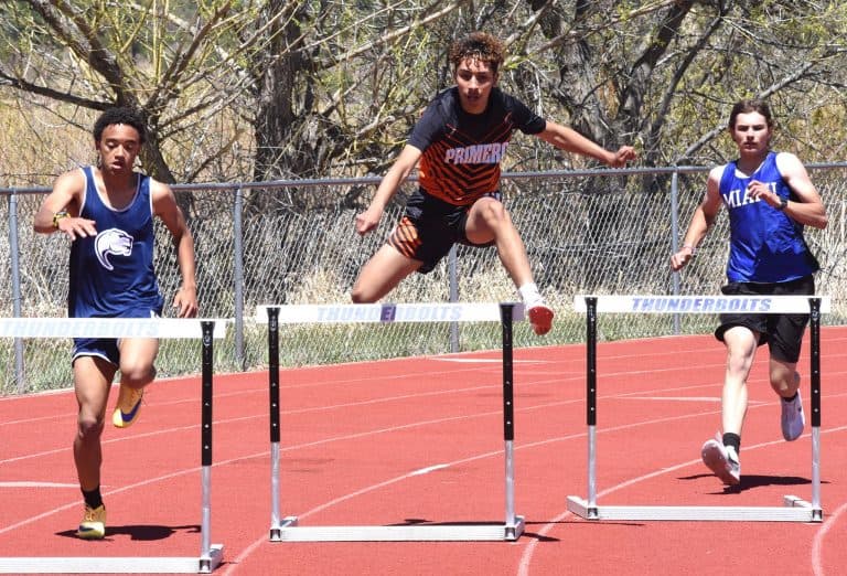 Primero Bulldogs win at Rye as Robinson sets school hurdle record