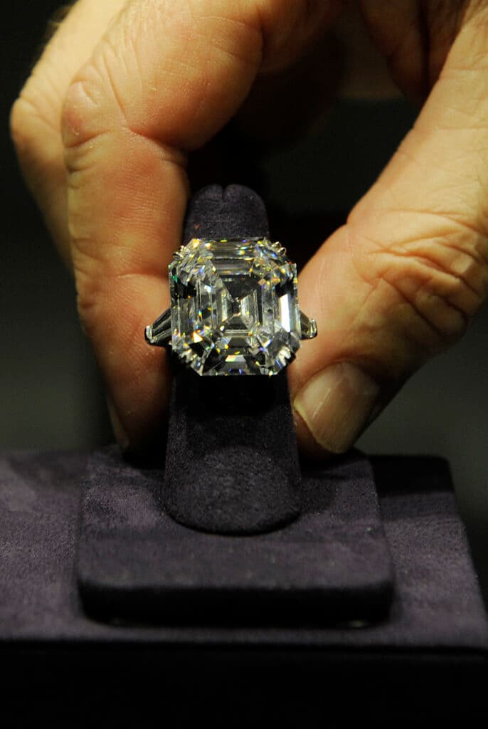 Elizabeth Taylor, Diana and modern stars drive record jewel fascination