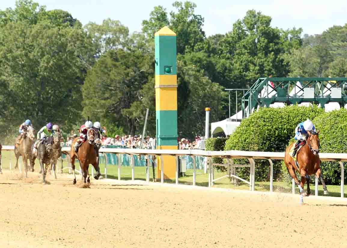 Doublecents Romps in Oaklawn Maiden, Earns Rising Star Status