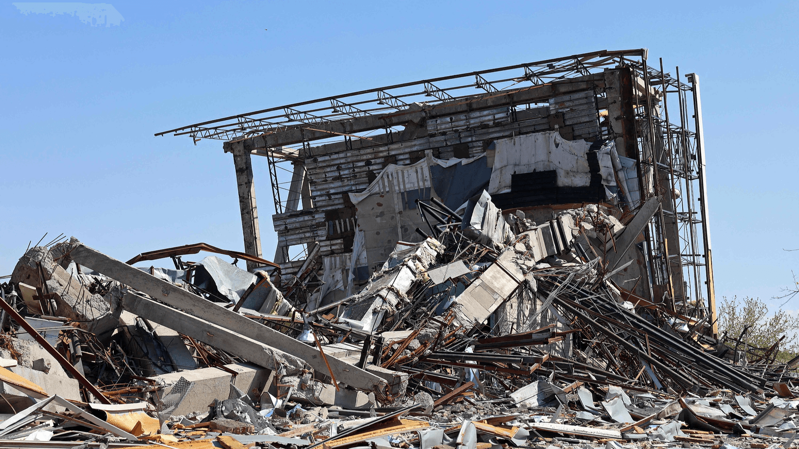 Iranian Strikes Knock Major Mahshahr Complex Offline, Officials Say