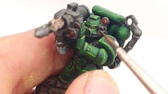 Space Marines painting guide teaches beginners brush control and color schemes