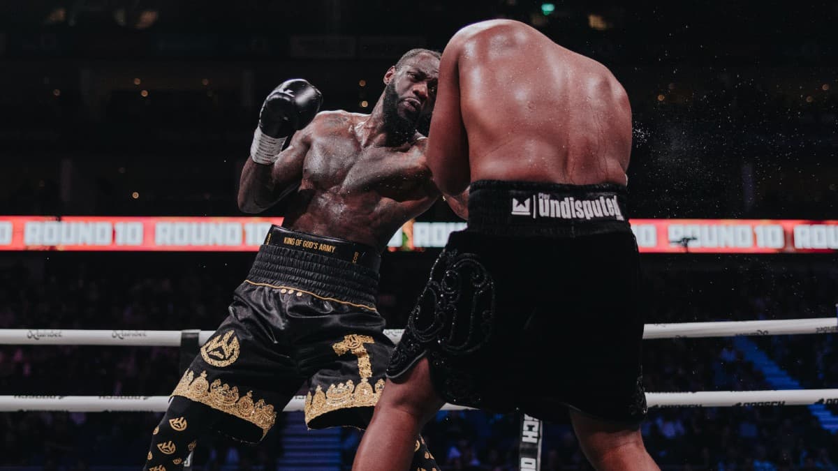 Wilder Edges Chisora by Split Decision in Wild London Slugfest