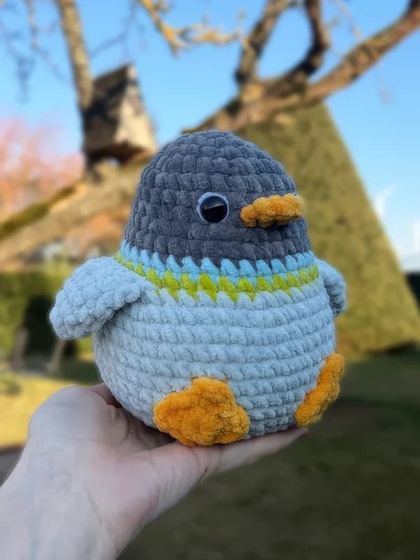 Chubby City Pigeon Amigurumi Pattern Brings Urban Charm to Crochet Makers