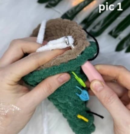 Yarn Gems shares a no-sew crocheted Christmas tree pattern