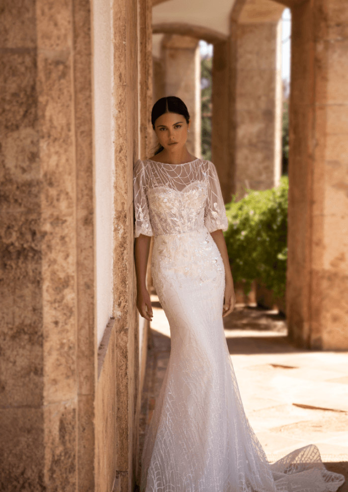 Ana’s minimalist Spanish wedding dress channels 1920s elegance