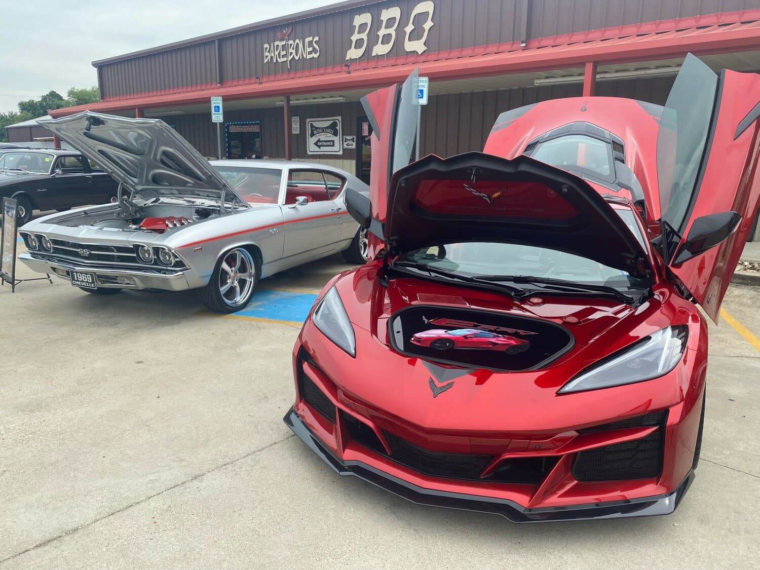 Bare Bones BBQ car show raises funds for Coryell County veterans